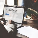 紙媒体（書籍・雑誌など）とホームページの読まれ方の違いを理解しましょう