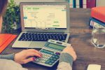 ホームページに料金を掲載している場合は「税込表示」が義務付けられます