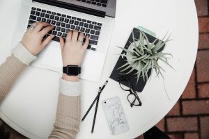 ホームページの問い合わせフォームに「ファイル添付」機能を設けるリスクを解説