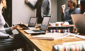 独自システムを組み込んだホームページを別会社でリニューアルする際の注意点